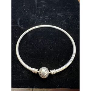 Authentic Pandora Moments Bangle SZ 7.5